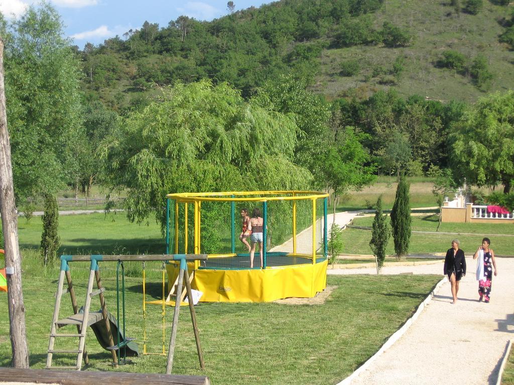 Ardeche - Gites Objectif Evasion Montreal  Екстер'єр фото